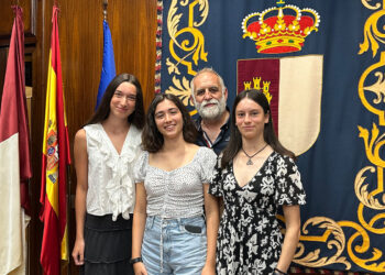La Junta reconoce el esfuerzo y la excelencia académica de las tres alumnas con las mejores calificaciones de la PAU en Guadalajara