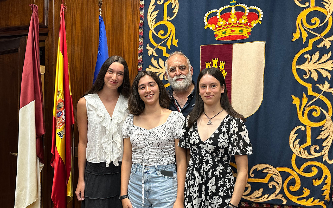 La Junta reconoce el esfuerzo y la excelencia académica de las tres alumnas con las mejores calificaciones de la PAU en Guadalajara La Junta reconoce el esfuerzo y la excelencia académica de las tres alumnas con las mejores calificaciones de la PAU en Guadalajara