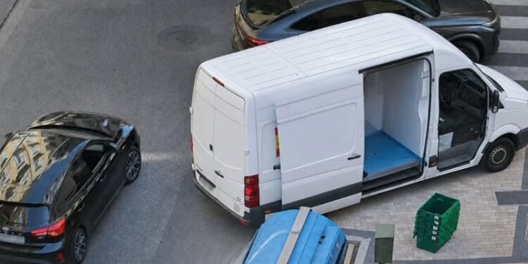 La Policía Local de Cuenca advierte del deterioro prematuro en aceras recién renovadas por vehículos subidos La Policía Local de Cuenca advierte del deterioro prematuro en aceras recién renovadas por vehículos subidos