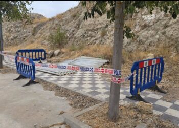 La Policía Local de Cuenca cerca un vertido clandestino de placas de fibrocemento junto al circuito de bicicletas
