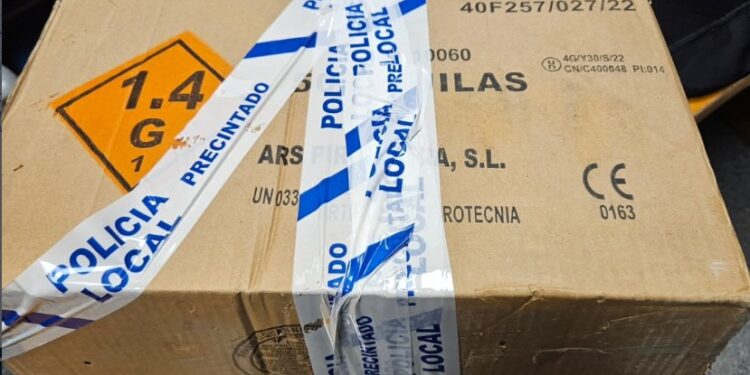 La Policía Local de Cuenca interviene de forma preventiva material pirotécnico para evitar su venta a menores La Policía Local de Cuenca interviene de forma preventiva material pirotécnico para evitar su venta a menores