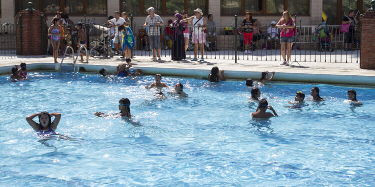 La piscina San Roque se despide de un verano de récord y cede el testigo a la cubierta de Huerta de Lara en Guadalajara