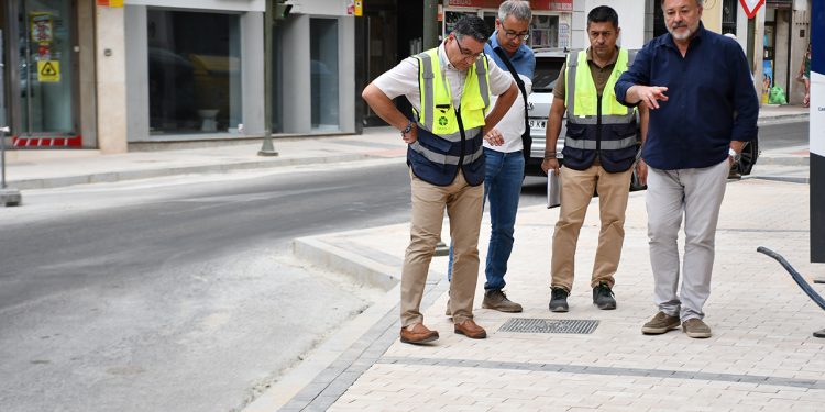 Las aceras de Hurtado de Mendoza y la plaza del Xúcar ganan espacio para el peatón en Cuenca tras una inversión de 360.000 euros