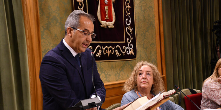 Marta Tirado es nombrada segunda teniente de alcalde y Jesús Alberto Pontones adquiere las competencias de Patrimonio y Comercio