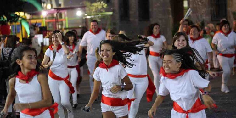 Pareja dedicará sus fiestas a quienes luchan contra los incendios Pareja dedicará sus fiestas a quienes luchan contra los incendios