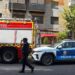 Policía Local y Bomberos de Cuenca aúnan fuerzas en el rescate de una persona con problemas de movilidad atrapada en su edificio