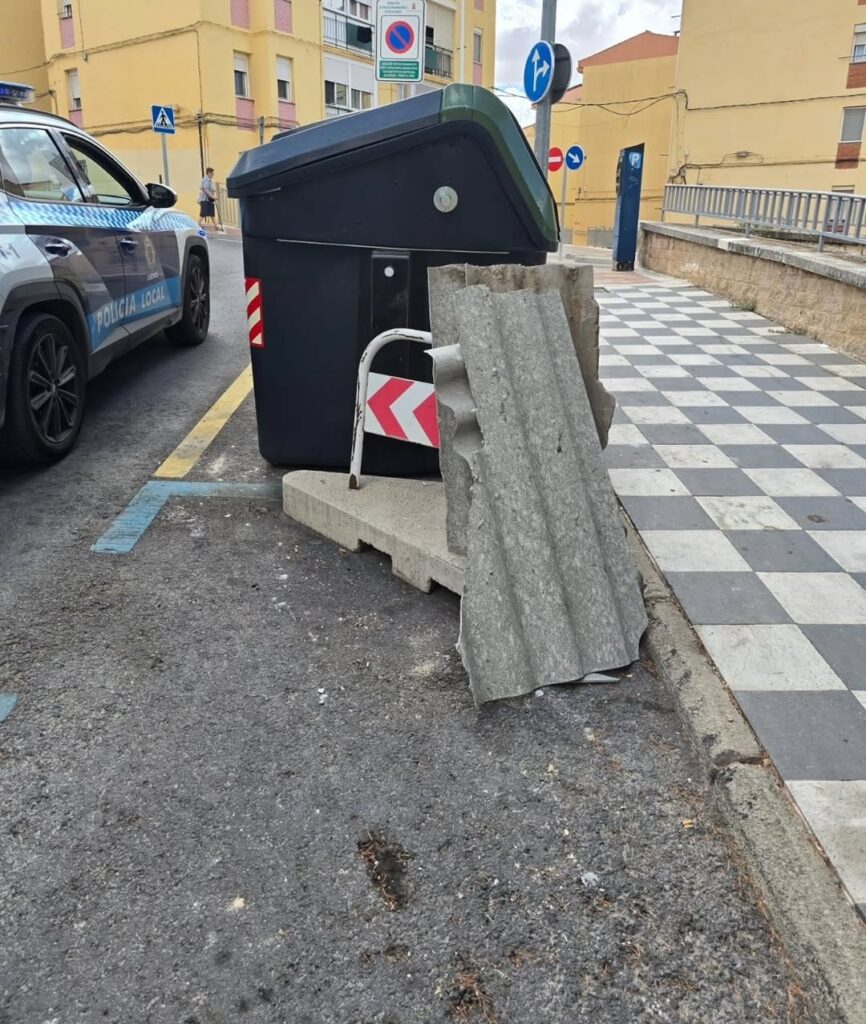 Identifican al responsable de un vertido de uralita en la calle Jorge Torner de Cuenca