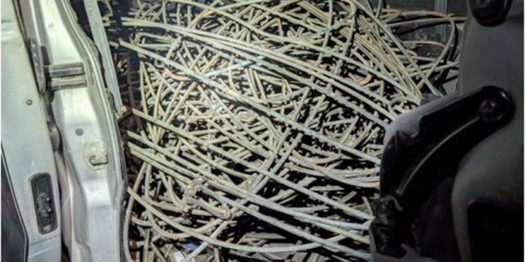 Seis detenidos por robar 300 kilos de cable de cobre de la catenaria de ADIF en Humanes de Mohernando Seis detenidos por robar 300 kilos de cable de cobre de la catenaria de ADIF en Humanes de Mohernando