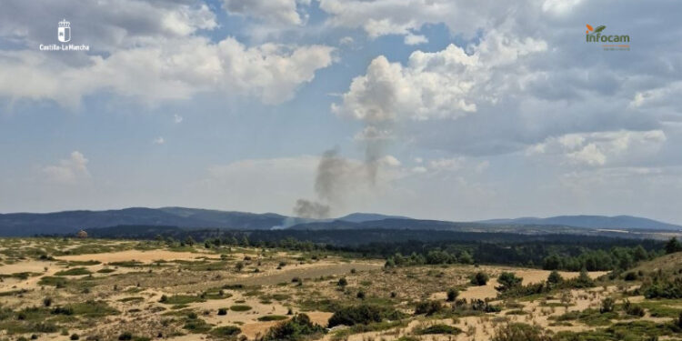 El incendio forestal de Checa se agrava a Nivel 1 y obliga a desplegar a más de cien efectivos El incendio forestal de Checa se agrava a Nivel 1 y obliga a desplegar a más de cien efectivos