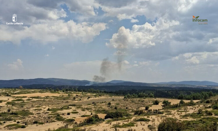 El incendio forestal de Checa se agrava a Nivel 1 y obliga a desplegar a más de cien efectivos