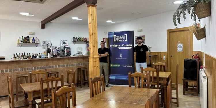Un joven de 24 años abre el Bar La Parroquia en Belinchón con el respaldo de Invierte en Cuenca
