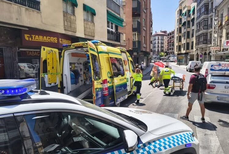 Un peatón resulta herido tras ser atropellado en un paso de cebra de la calle Calderón de la Barca
