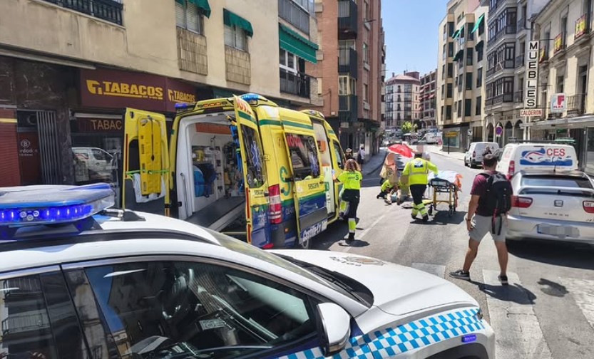 Un peatón resulta herido tras ser atropellado en un paso de cebra de la calle Calderón de la Barca Un peatón resulta herido tras ser atropellado en un paso de cebra de la calle Calderón de la Barca