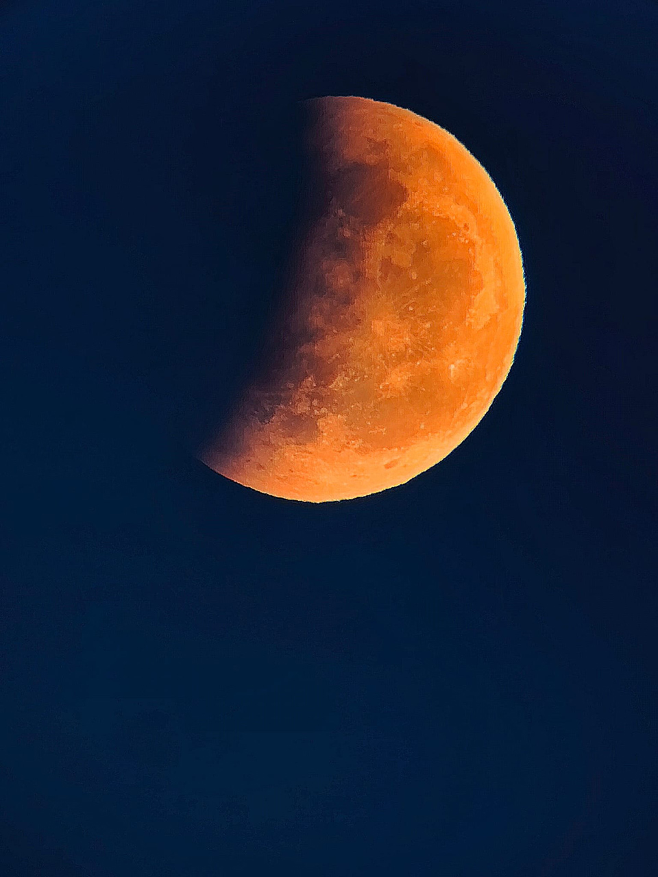 Una treintena de socios de AstroGuada han seguido el eclipse lunar de esta madrugada desde Valdenazar 1 Una treintena de socios de AstroGuada han seguido el eclipse lunar de esta madrugada desde Valdenazar