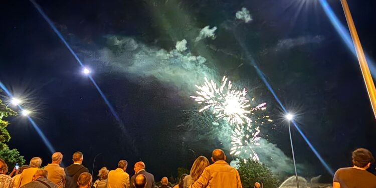Se encendieron los Fuegos Artificiales san Julián 2026