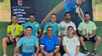 Victoria de Iván Simarro y Víctor José Lerma en el frontón de Mira