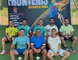Victoria de Iván Simarro y Víctor José Lerma en el frontón de Mira