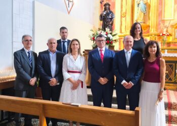 Ana Guarinos participa en la misa y procesión de San Roque en Iriépal y acompaña a los vecinos en el día grande de sus fiestas