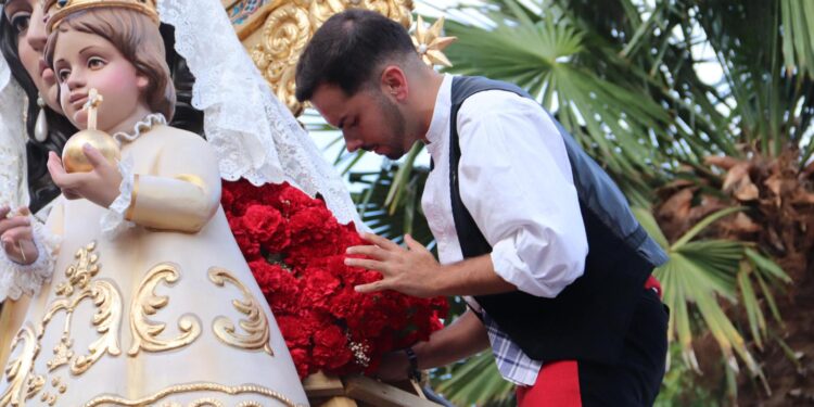 El Ayuntamiento de Tarancón y la Comisión de Festejos invitan a participar en la ofrenda a las peñas mayores de los últimos 30 años El Ayuntamiento de Tarancón y la Comisión de Festejos invitan a participar en la ofrenda a las peñas mayores de los últimos 30 años