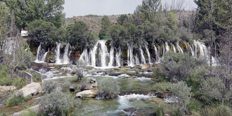 Un lugar de Verano. La Cascada del Molino de Peralejos de las Truchas Un lugar de Verano. La Cascada del Molino de Peralejos de las Truchas