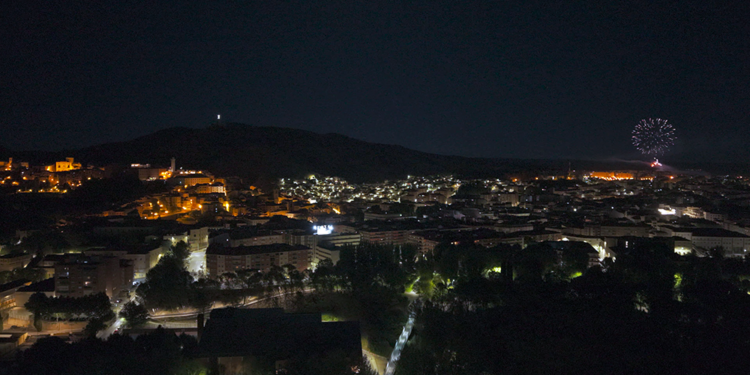 Se encendieron los Fuegos Artificiales san Julián 2026