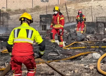 Los bomberos extinguen el fuego de Los Palancares en Cuenca y mantienen un retén preventivo
