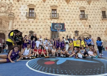 El circuito 3×3 CaixaBank reúne a 250 jugadores junto al Palacio del Infantado de Guadalajara