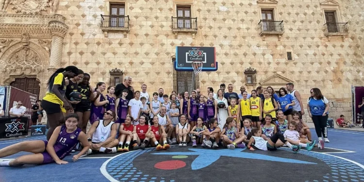 El circuito 3×3 CaixaBank reúne a 250 jugadores junto al Palacio del Infantado de Guadalajara El circuito 3×3 CaixaBank reúne a 250 jugadores junto al Palacio del Infantado de Guadalajara