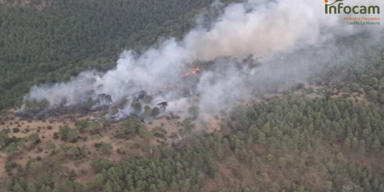 Controlado el incendio forestal en Valdecabras Controlado el incendio forestal en Valdecabras