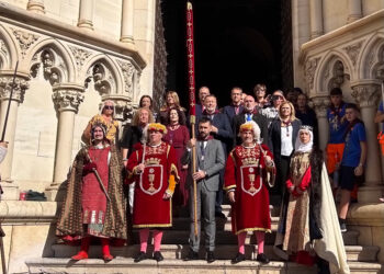 El Ayuntamiento de Cuenca custodia ya el Pendón de Alfonso VIII tras su traslado desde la Catedral