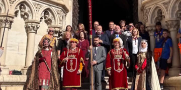 El Ayuntamiento de Cuenca custodia ya el Pendón de Alfonso VIII tras su traslado desde la Catedral