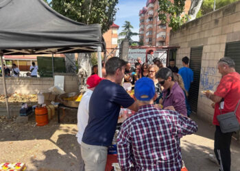 El barrio Castilla de Guadalajara reúne a doscientas personas en su tradicional despedida gastronómica del verano