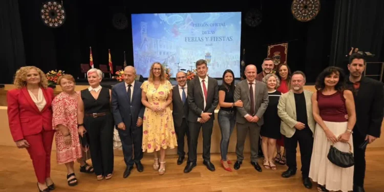 Alberto Rojo ensalza el pregón del rector de la Universidad de Alcalá, Carmelo García, “un canto a la memoria y homenaje vital a nuestras Ferias y Fiestas” Alberto Rojo ensalza el pregón del rector de la Universidad de Alcalá, Carmelo García, “un canto a la memoria y homenaje vital a nuestras Ferias y Fiestas”