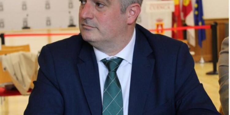 Barambio denuncia la “hipocresía” del PSOE por anunciar nuevos proyectos mientras mantiene edificios ruinosos en Cuenca Barambio denuncia la “hipocresía” del PSOE por anunciar nuevos proyectos mientras mantiene edificios ruinosos en Cuenca