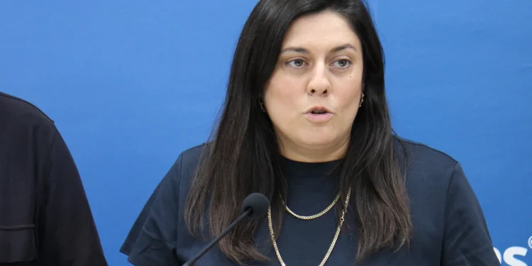 Bea Jiménez acusa a Dolz de “no hacer los deberes” con los escolares conquenses