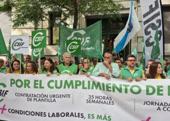 CSIF protesta ante la sede central de Correos por los recortes de plantilla y cifra en 380 los carteros de Cuenca y Guadalajara