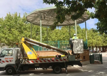 Cabanillas invierte 18.000 euros en renovar el templete, los bancos y la fachada de la Plaza del Pueblo en su 20 aniversario Cabanillas invierte 18.000 euros en renovar el templete, los bancos y la fachada de la Plaza del Pueblo en su 20 aniversario