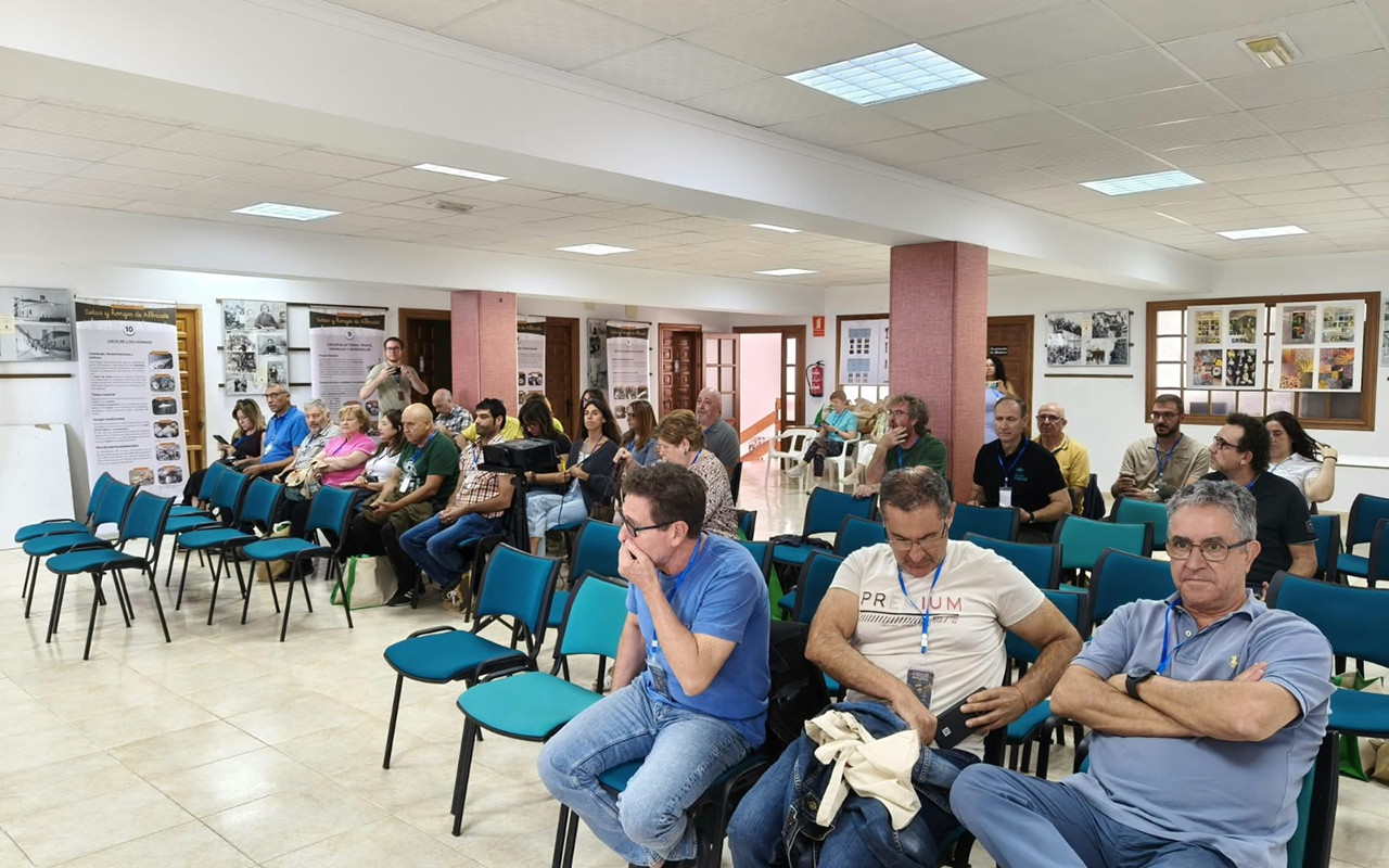 Cardenete impulsa la creación de una licencia micológica autonómica y la unión de los recolectores de la región