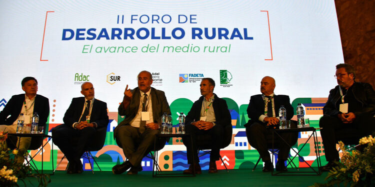 Castilla-La Mancha abordará en el Estatuto del Pequeño Municipio una normativa urbanística diferenciada para las zonas rurales Castilla-La Mancha abordará en el Estatuto del Pequeño Municipio una normativa urbanística diferenciada para las zonas rurales