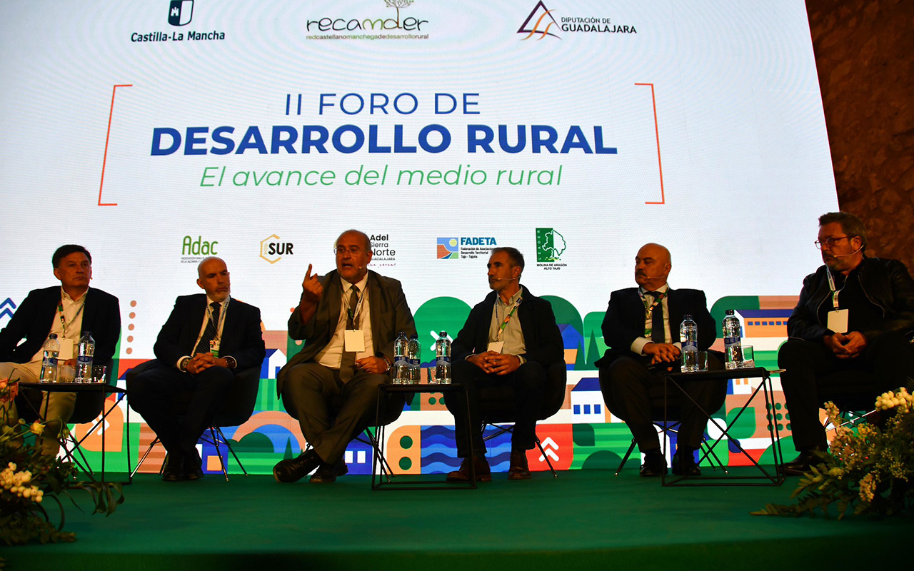 Castilla-La Mancha abordará en el Estatuto del Pequeño Municipio una normativa urbanística diferenciada para las zonas rurales Castilla-La Mancha abordará en el Estatuto del Pequeño Municipio una normativa urbanística diferenciada para las zonas rurales