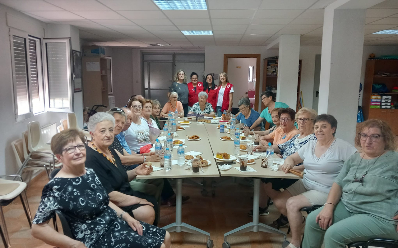 Cruz Roja extiende sus programas de apoyo a personas mayores y cuidadoras por 24 municipios rurales de Cuenca Cruz Roja extiende sus programas de apoyo a personas mayores y cuidadoras por 24 municipios rurales de Cuenca