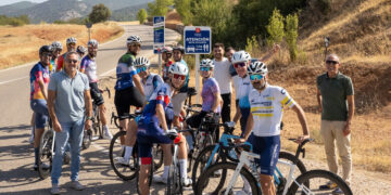 Cuenca estrena la señalización cicloturista de once puertos de montaña con los hermanos Herrada