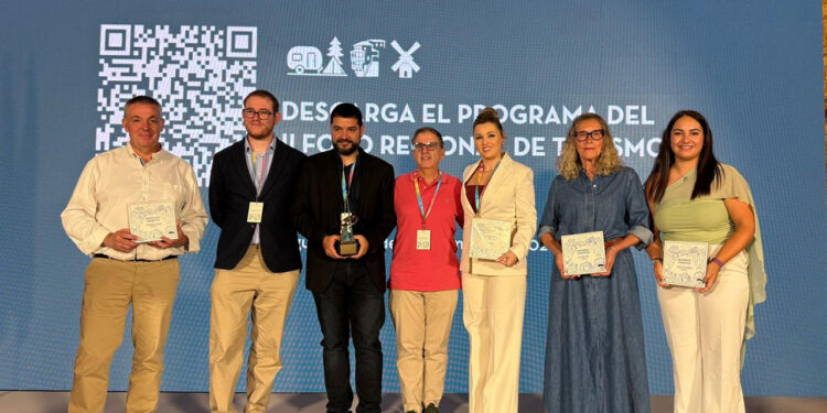 Cuenca logra dos Premios Regionales de Turismo y cuatro distintivos municipales en el foro de Sigüenza Cuenca logra dos Premios Regionales de Turismo y cuatro distintivos municipales en el foro de Sigüenza