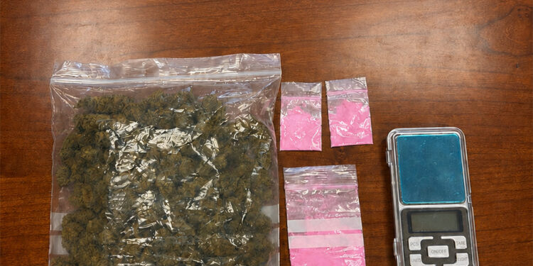 Dos detenidos en Huete tras hallar «tusi» y marihuana en un coche interceptado en la A-3 Dos detenidos en Huete tras hallar «tusi» y marihuana en un coche interceptado en la A-3