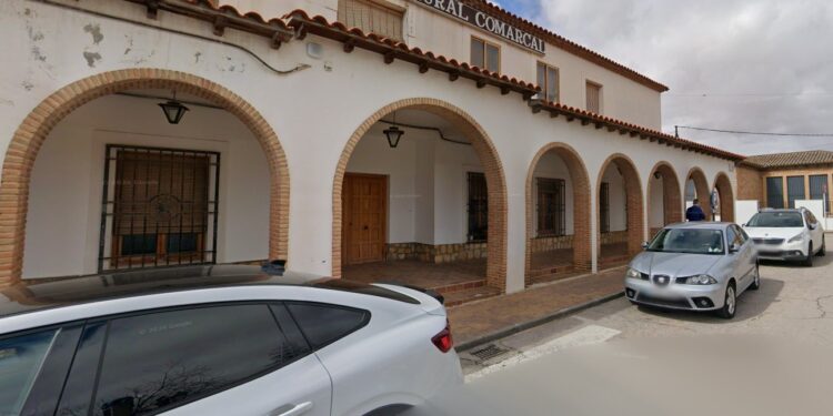 Dos personas atendidas por humo tras declararse un incendio en un almacén de ajos en Mota del Cuervo Dos personas atendidas por humo tras declararse un incendio en un almacén de ajos en Mota del Cuervo