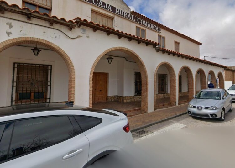 Dos personas atendidas por humo tras declararse un incendio en un almacén de ajos en Mota del Cuervo