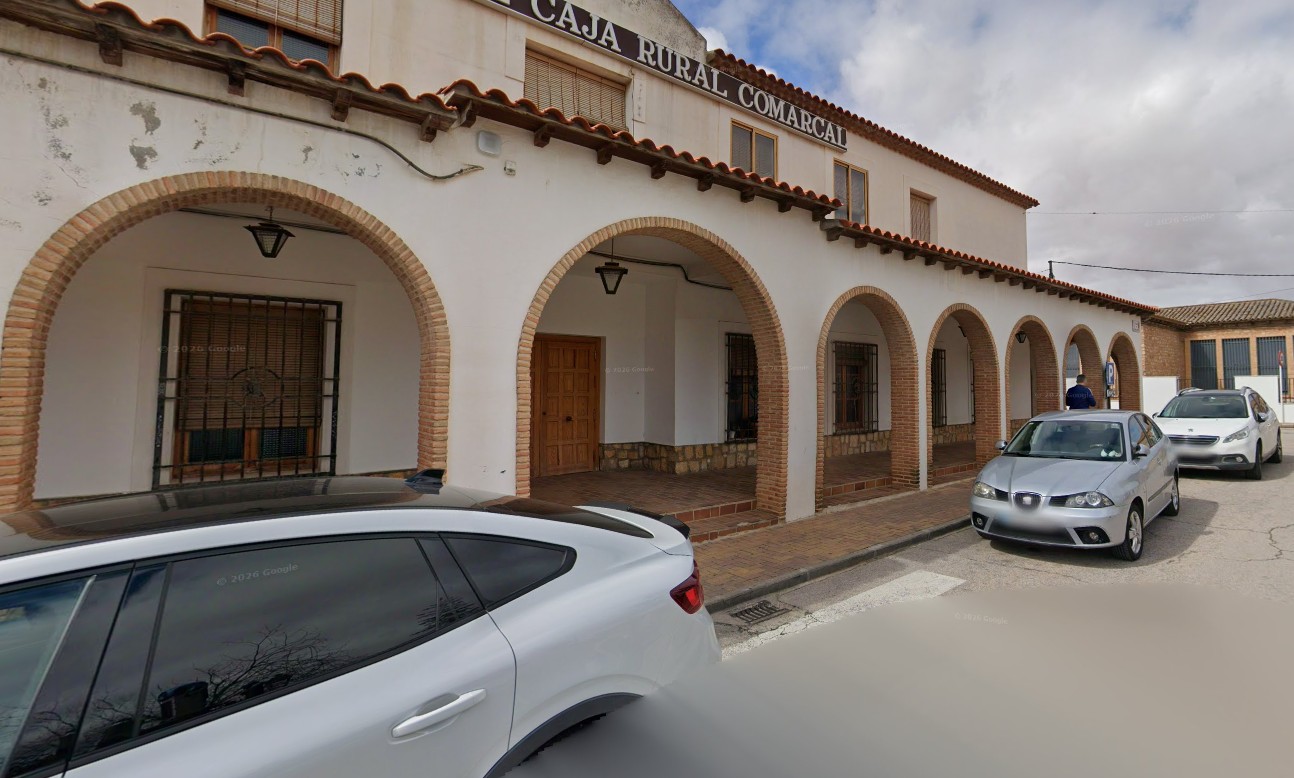 Dos personas atendidas por humo tras declararse un incendio en un almacén de ajos en Mota del Cuervo Dos personas atendidas por humo tras declararse un incendio en un almacén de ajos en Mota del Cuervo