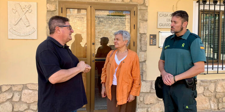 El Cuartel de la Guardia Civil de Arcas alcanza el cien por cien de agentes y renueva su fachada El Cuartel de la Guardia Civil de Arcas alcanza el cien por cien de agentes y renueva su fachada