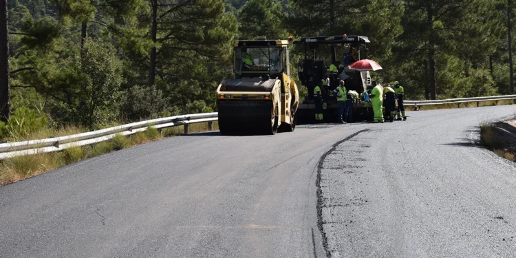 El Gobierno regional renueva el principal acceso a la Serranía de Cuenca con 2,5 millones de euros en la CM-2105 El Gobierno regional renueva el principal acceso a la Serranía de Cuenca con 2,5 millones de euros en la CM-2105