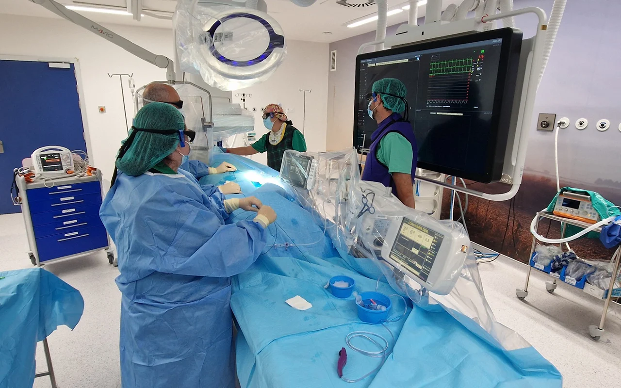 El Hospital Universitario de Cuenca estrena tecnología IVUS y evita traslados de coronarias a Albacete El Hospital Universitario de Cuenca estrena tecnología IVUS y evita traslados de coronarias a Albacete